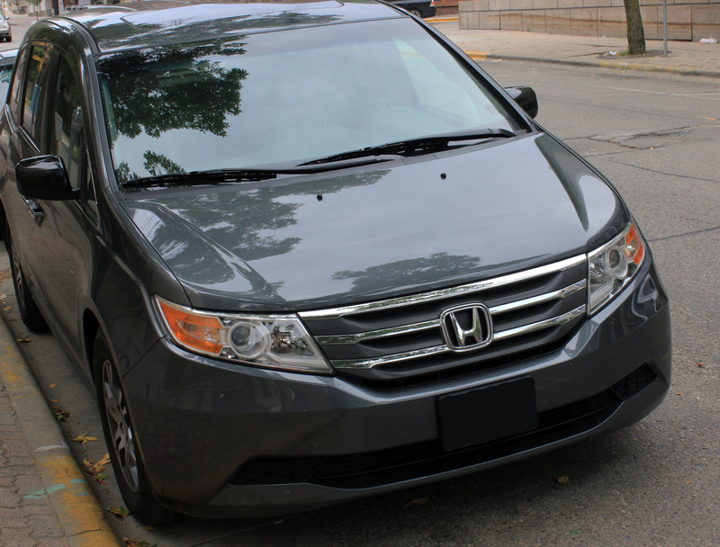 illustration: car with front windscreen