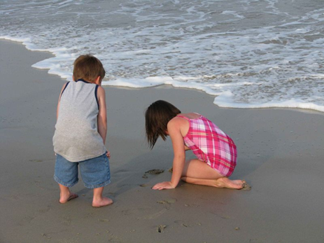 illustration: children playing at a sandy beach