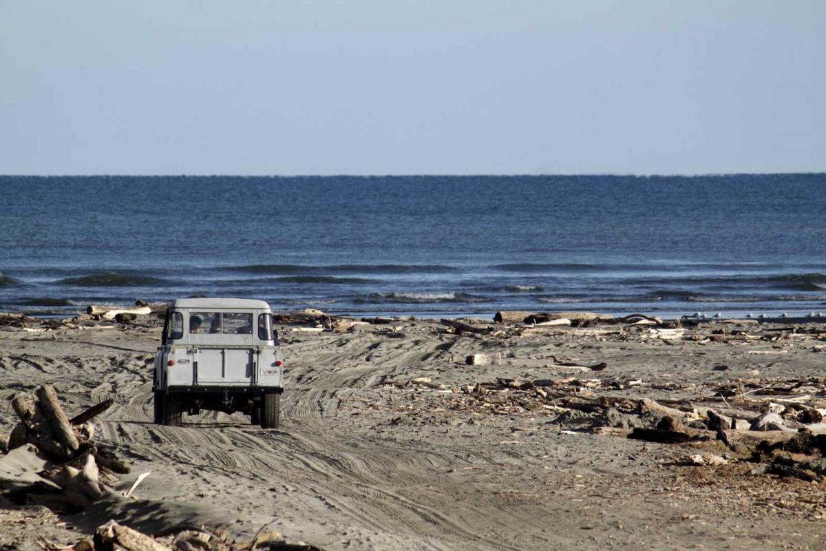 landrover-beach-1600.jpg