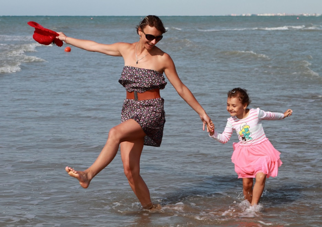 woman-and-child-in-the-sea.png